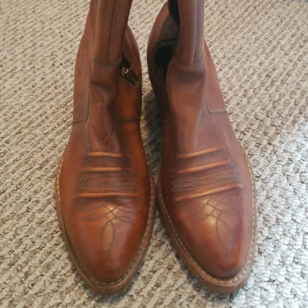 2/ $10 🔥Boots 👢